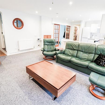 Bright And Spacious Contractor House L Parking! Borehamwood Kültér fotó
