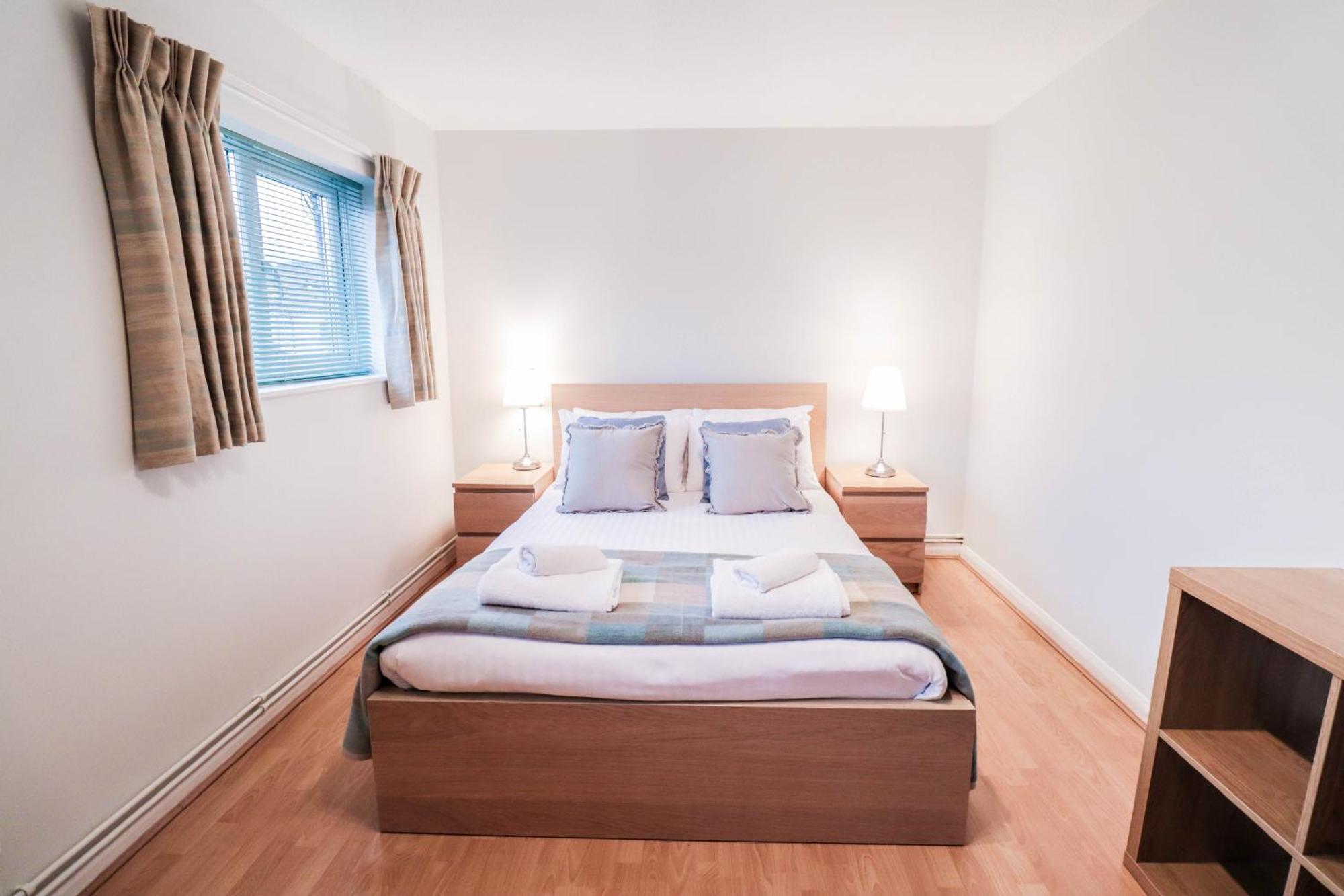 Bright And Spacious Contractor House L Parking! Borehamwood Kültér fotó