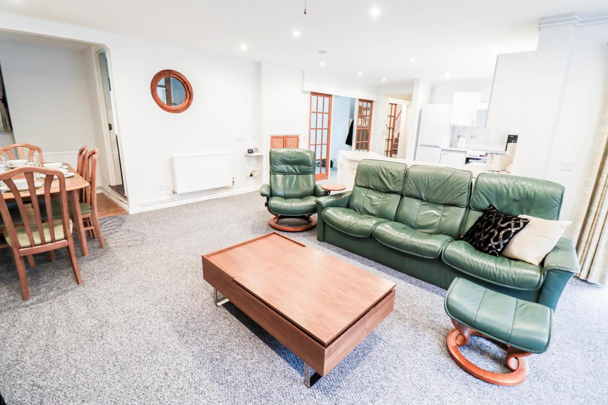 Bright And Spacious Contractor House L Parking! Borehamwood Kültér fotó