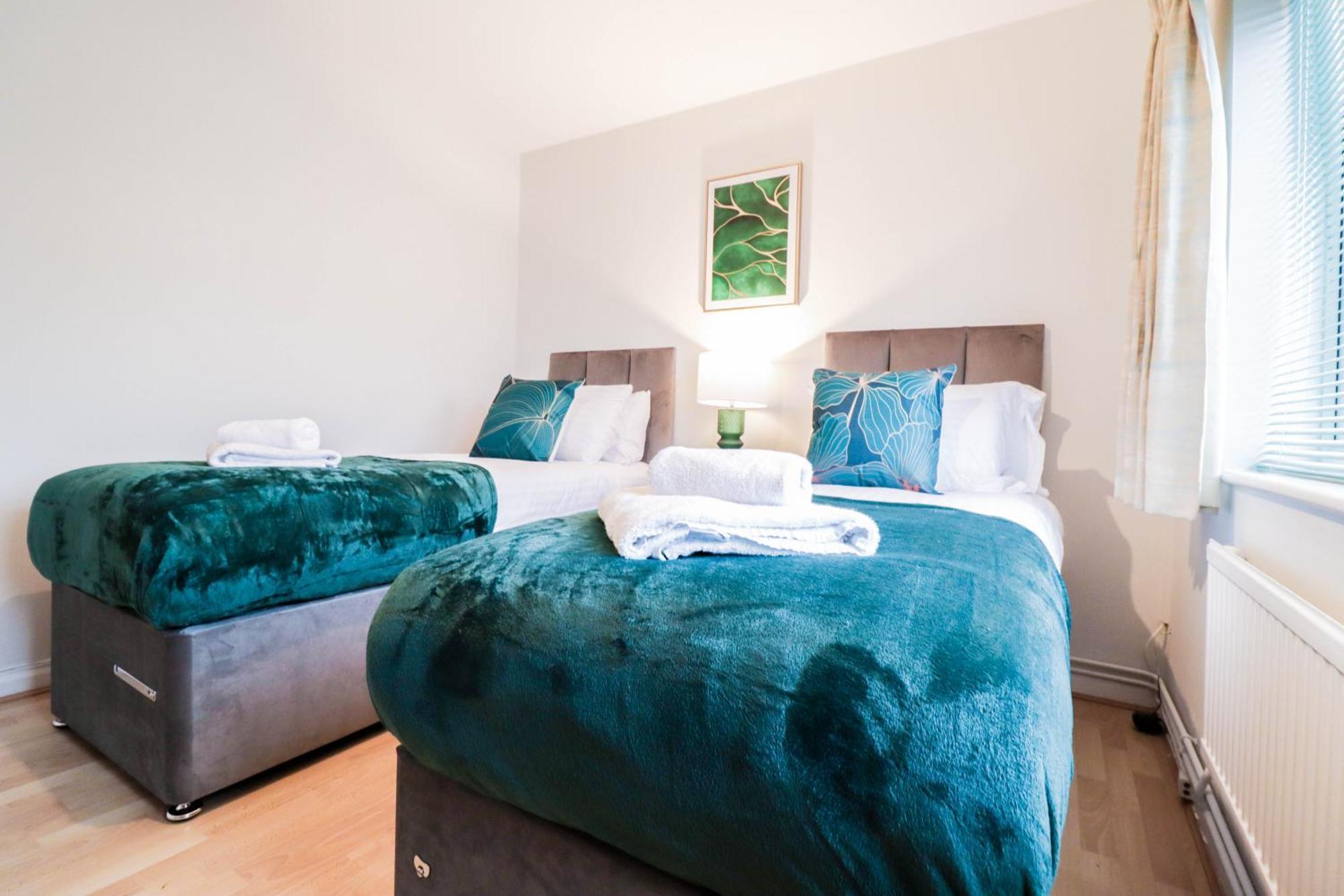 Bright And Spacious Contractor House L Parking! Borehamwood Kültér fotó