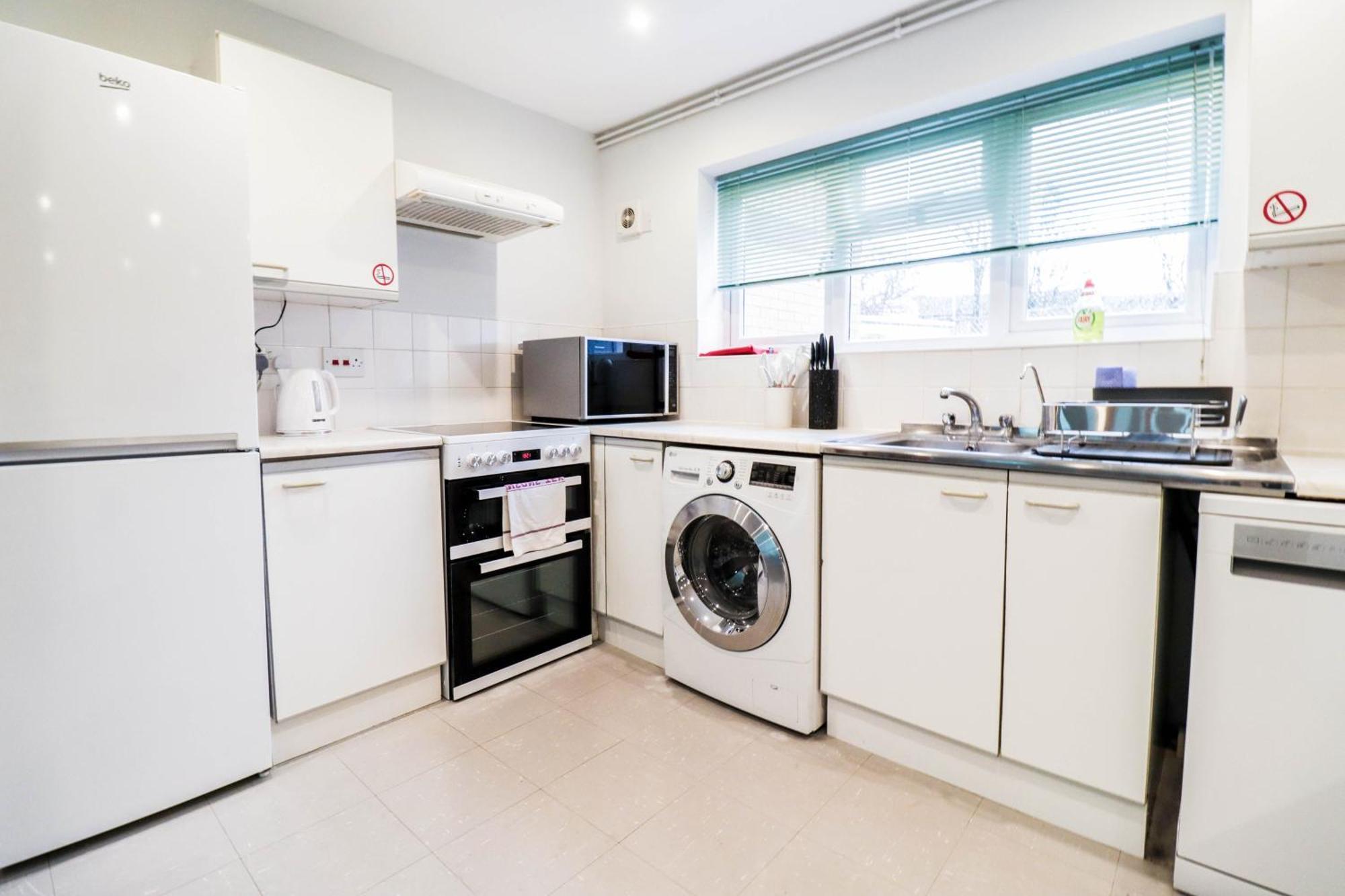 Bright And Spacious Contractor House L Parking! Borehamwood Kültér fotó