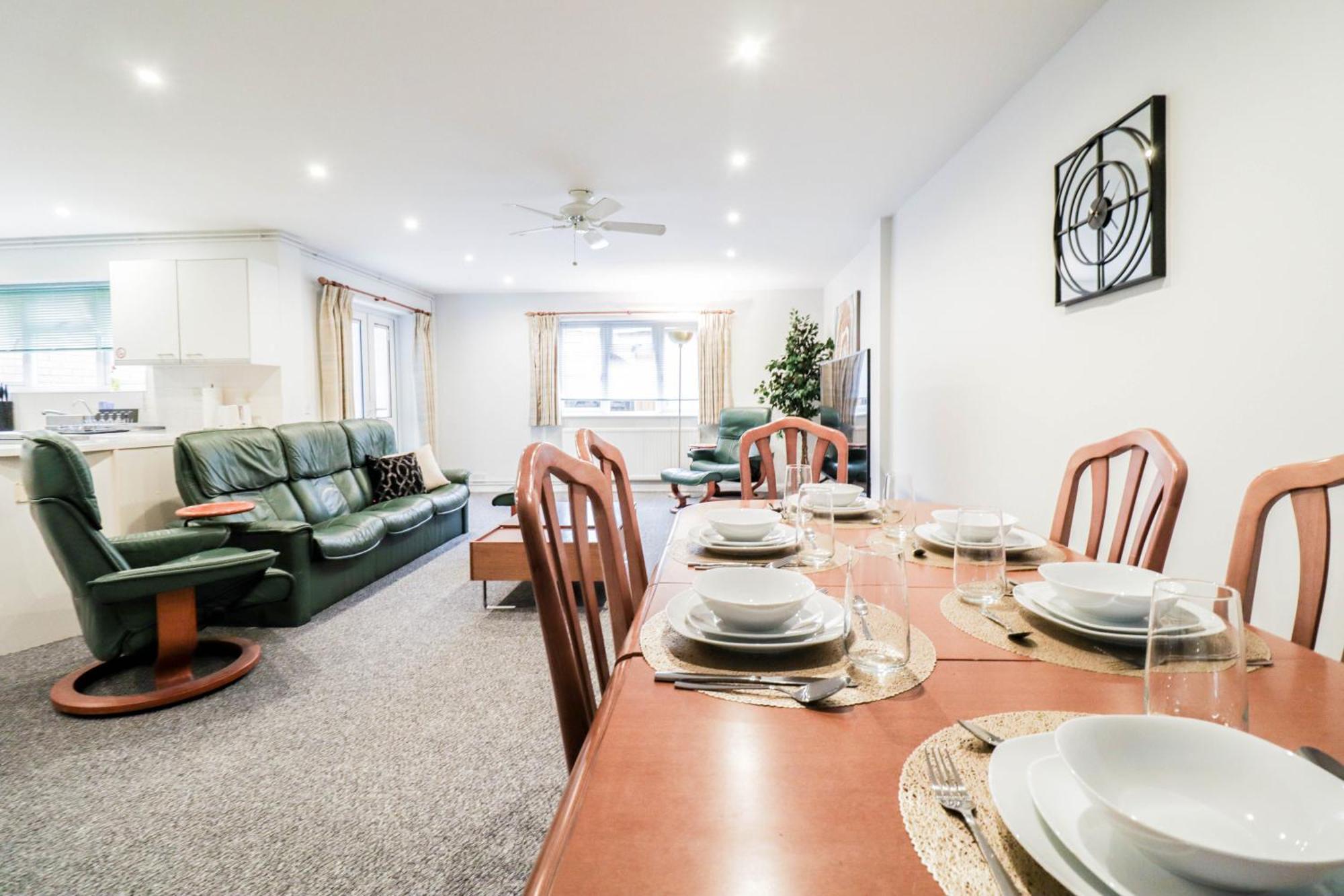 Bright And Spacious Contractor House L Parking! Borehamwood Kültér fotó