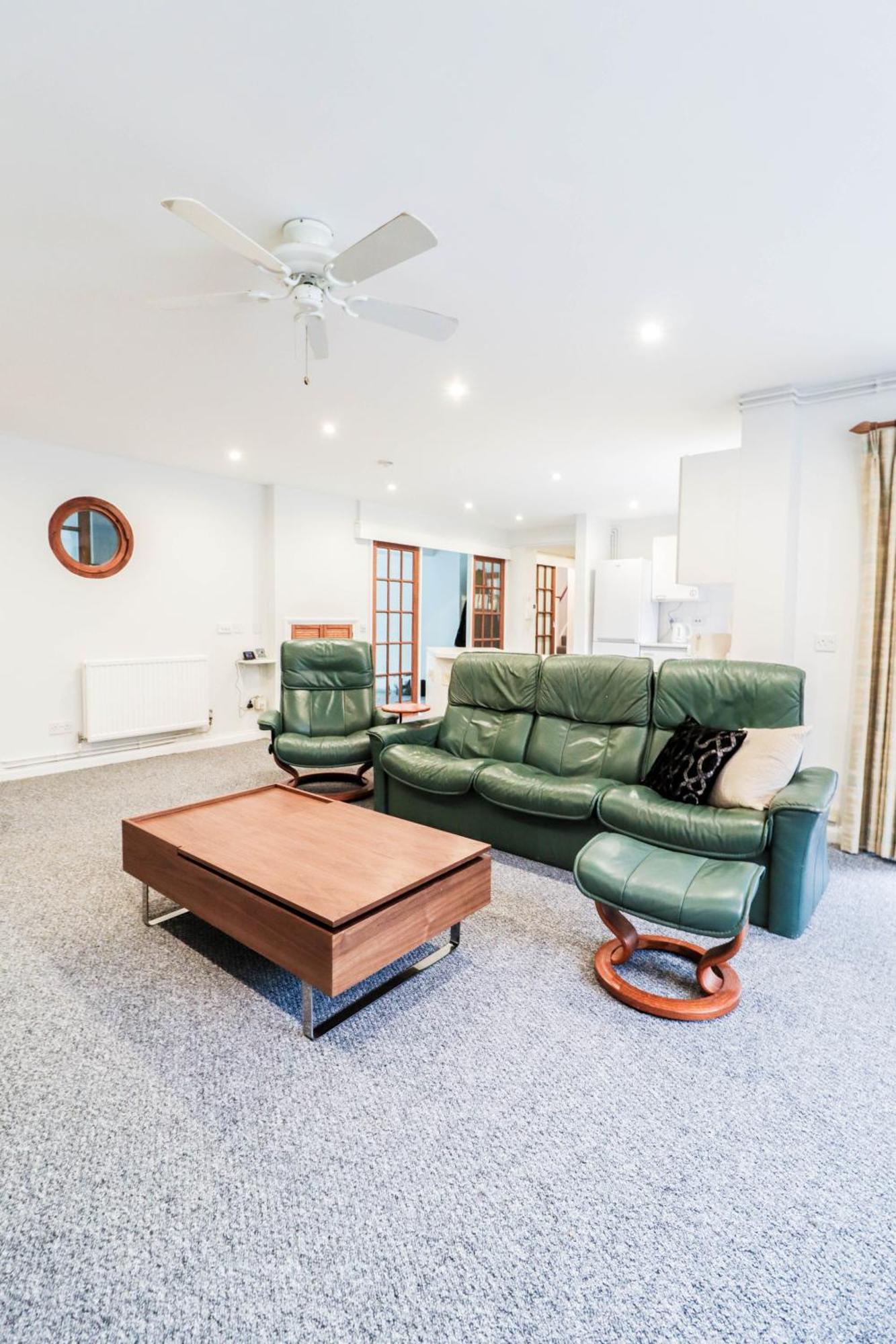 Bright And Spacious Contractor House L Parking! Borehamwood Kültér fotó