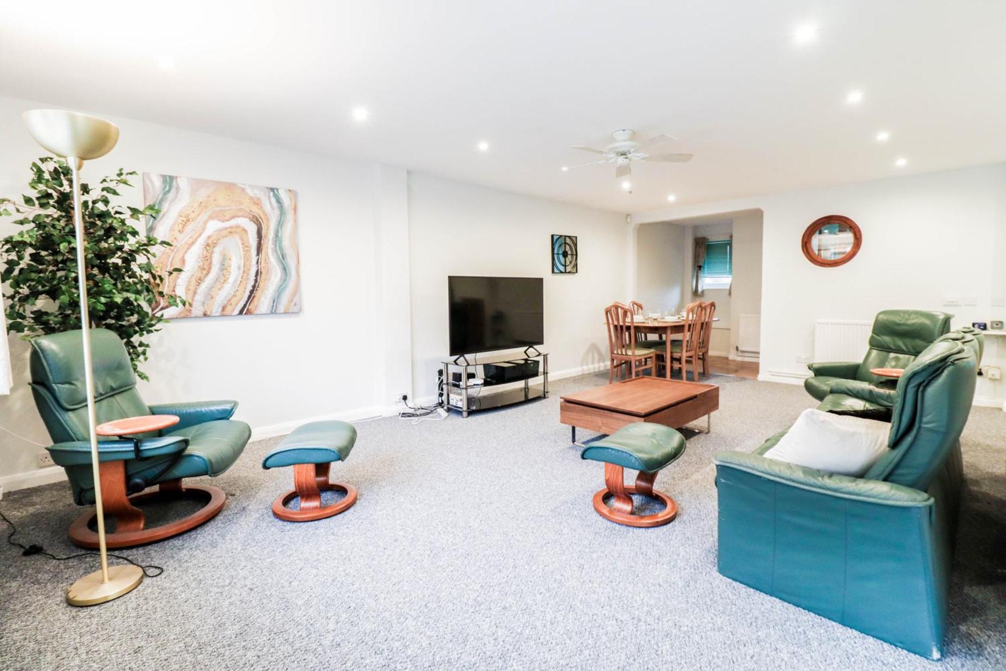 Bright And Spacious Contractor House L Parking! Borehamwood Kültér fotó