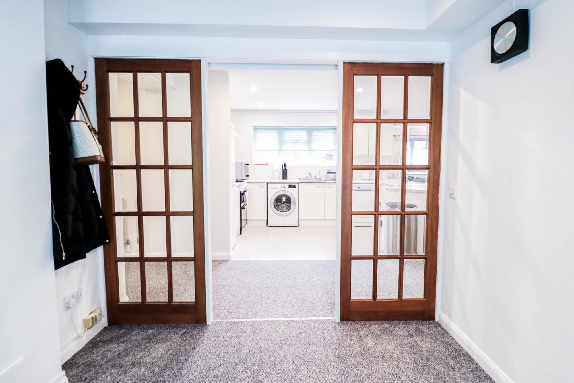 Bright And Spacious Contractor House L Parking! Borehamwood Kültér fotó