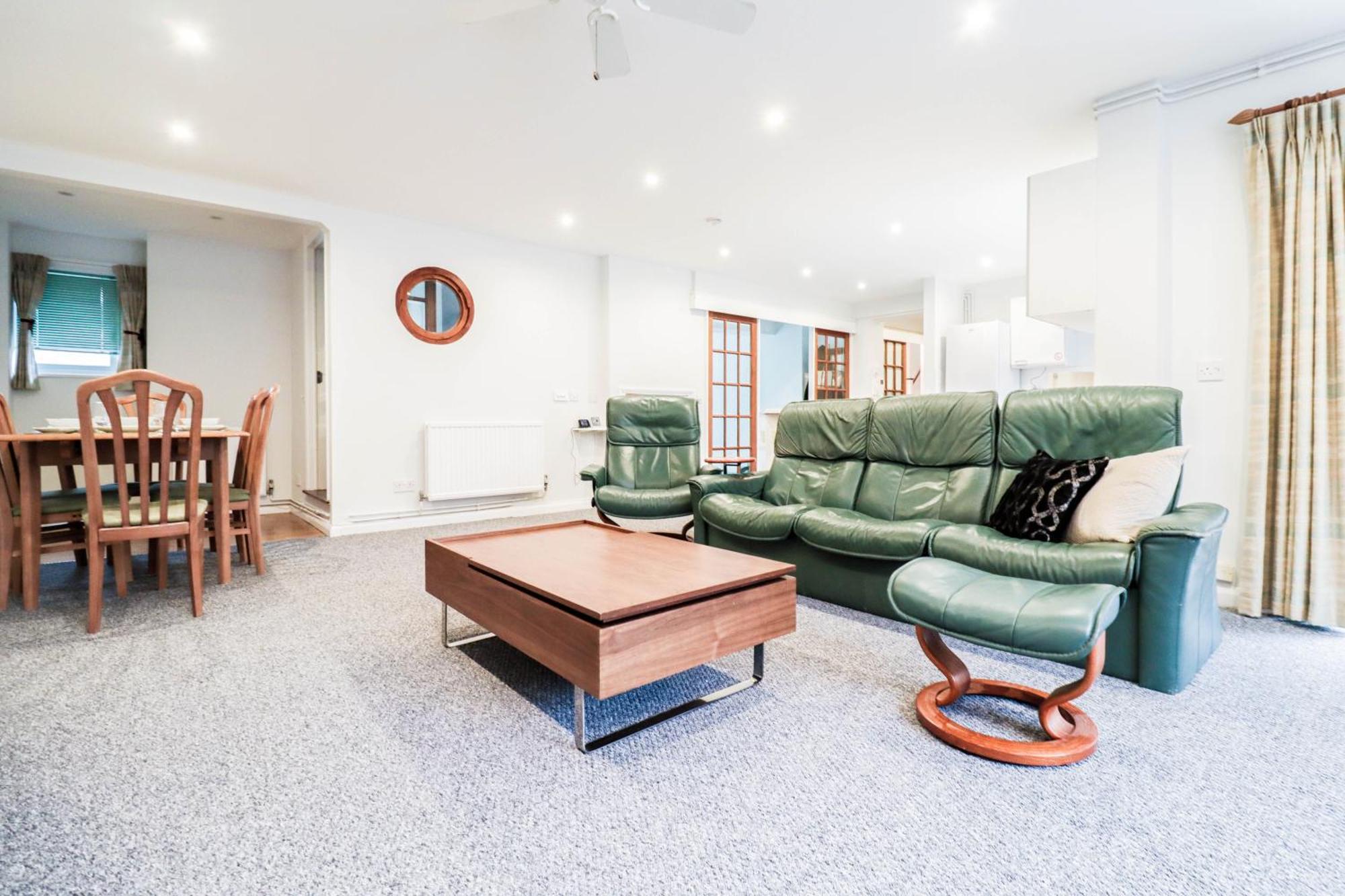 Bright And Spacious Contractor House L Parking! Borehamwood Kültér fotó